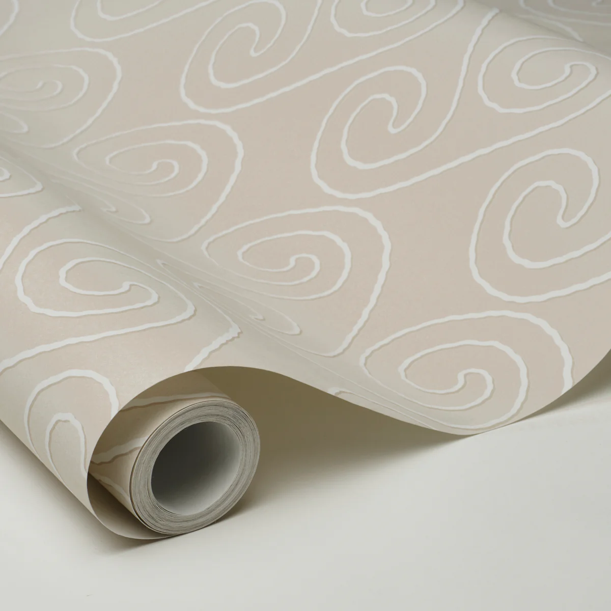 5018360 | Fortuna, Light Beige - Schumacher Wallpaper - Image 4