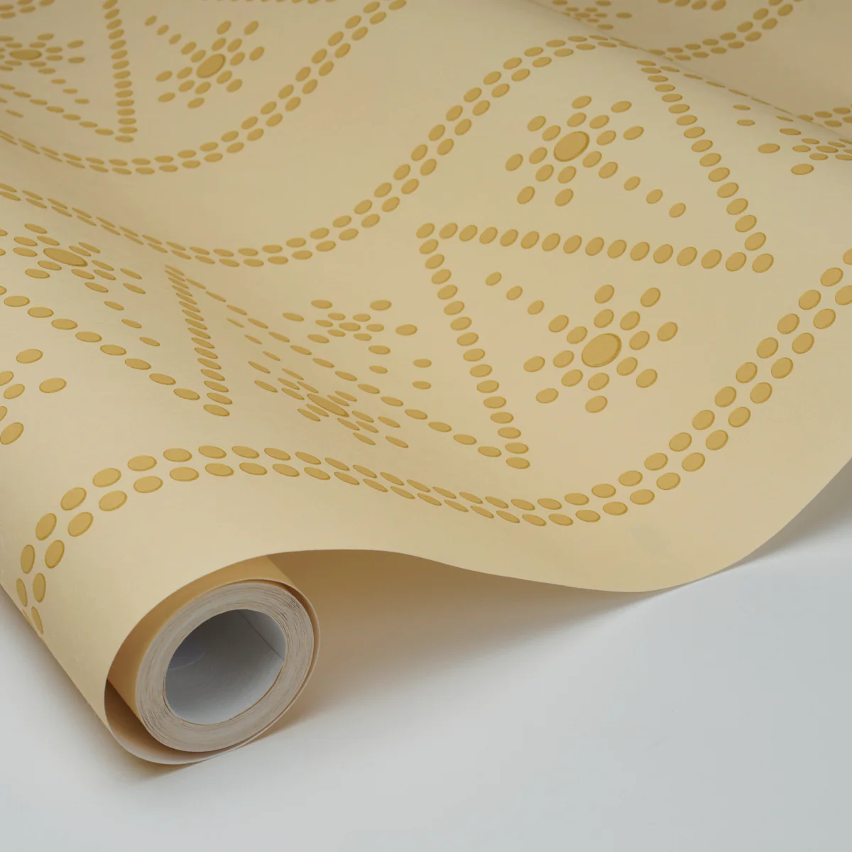 5018371 | The Pearlies, Soft Gold - Schumacher Wallpaper - Image 4