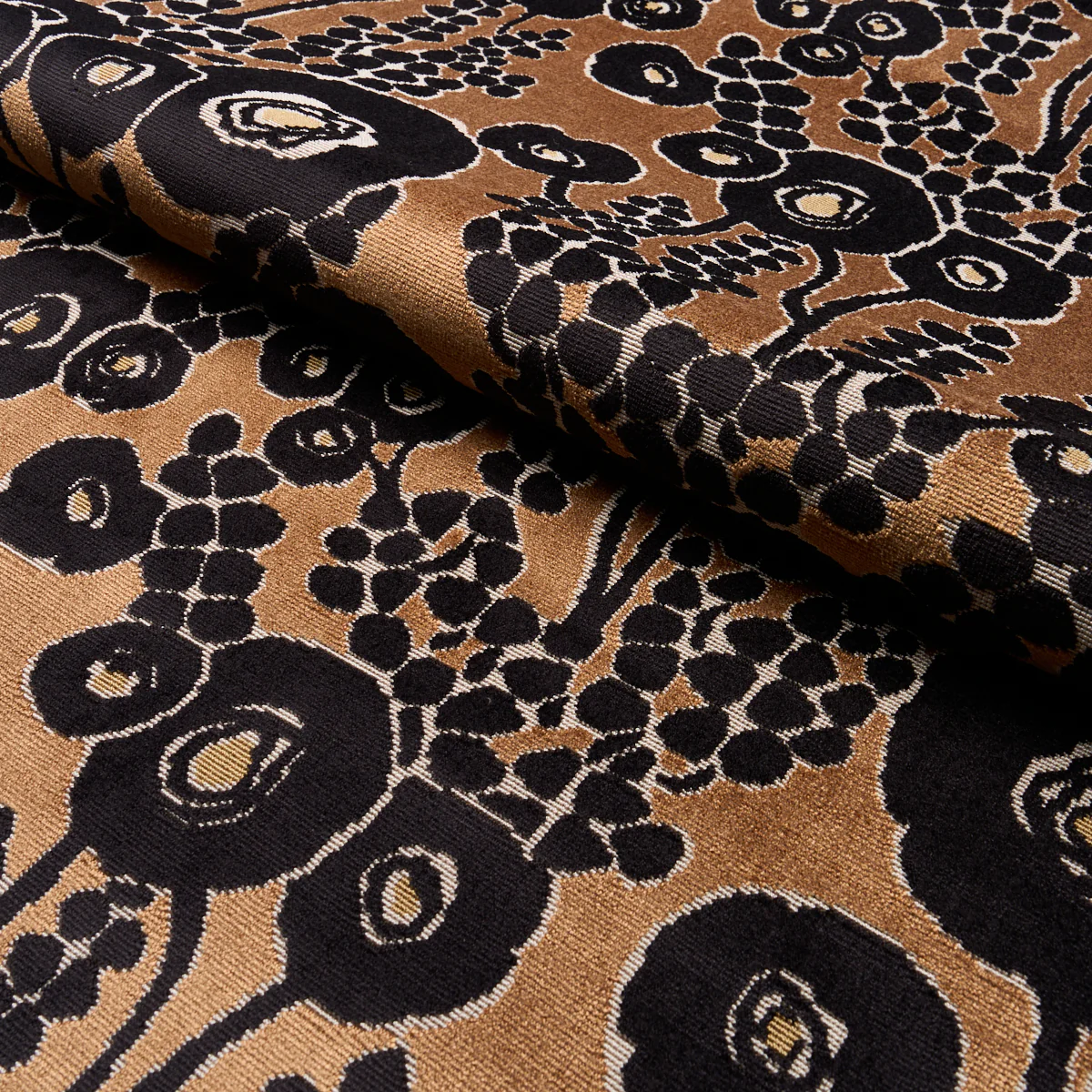 84790 | Emelie Velvet, Bronze & Noir - Schumacher Fabric - Image 5