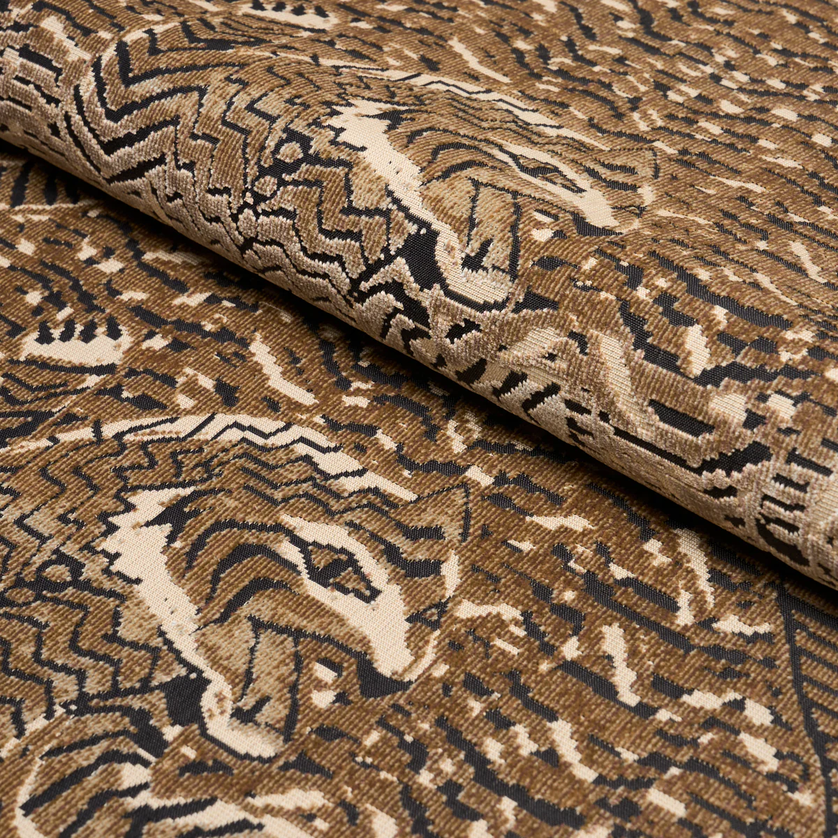 84831 | Tigress Velvet, Champagne - Schumacher Fabric - Image 4