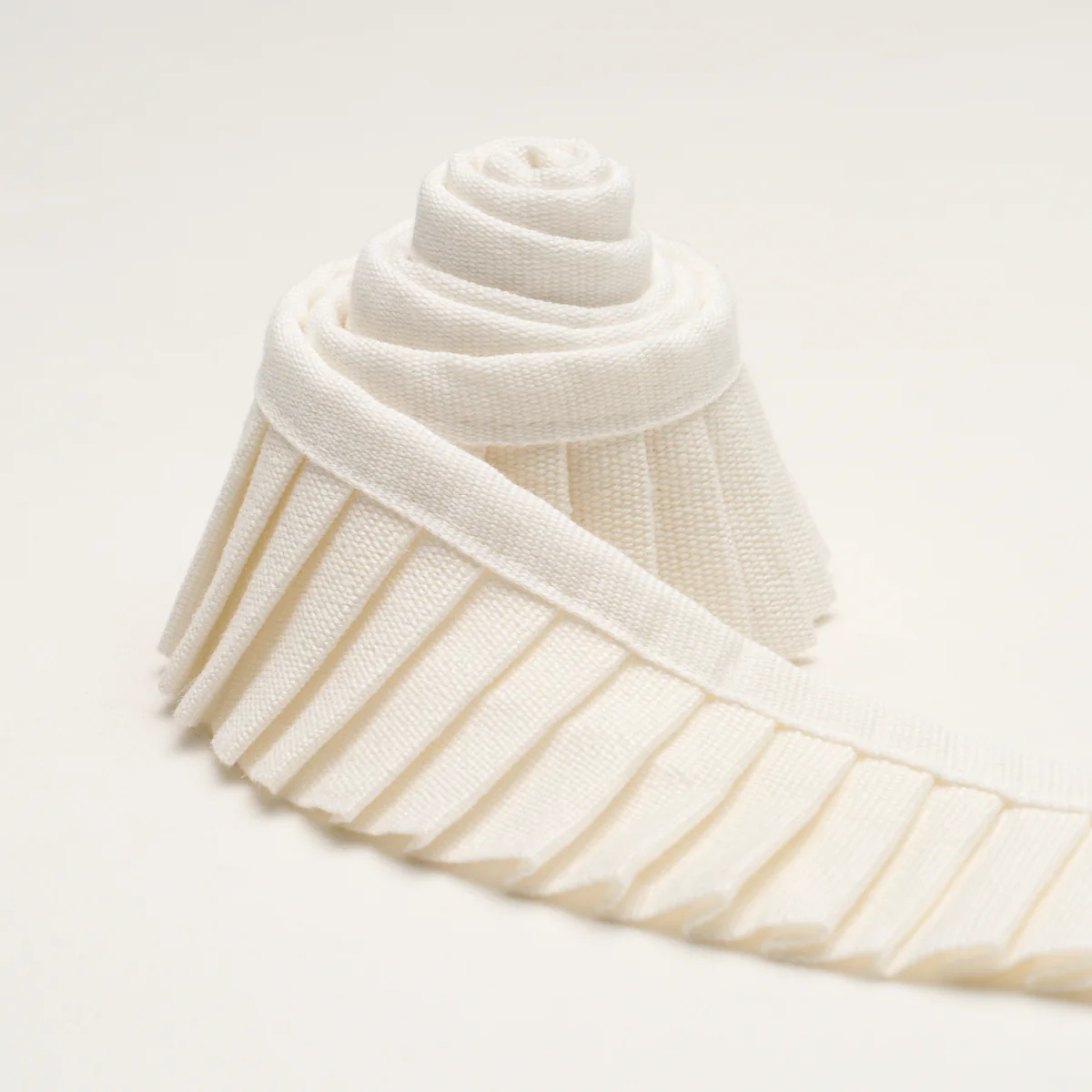 85962 | Clara Pleated Tape, Ivory - Schumacher Trim - Image 3