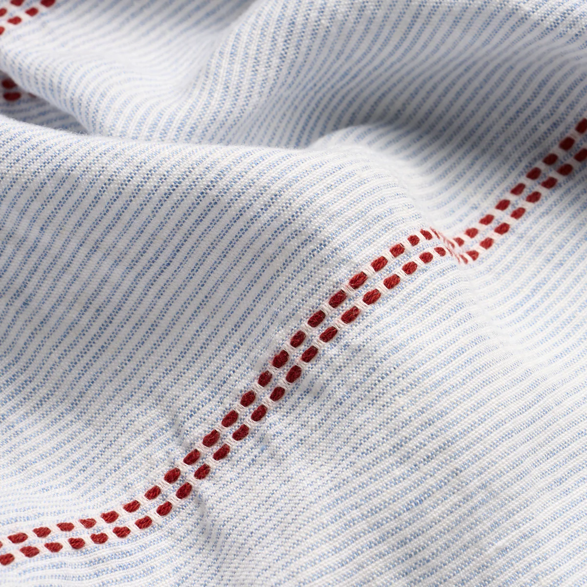 85970 | Clyde Sheer, Americana - Schumacher Fabric - Image 4