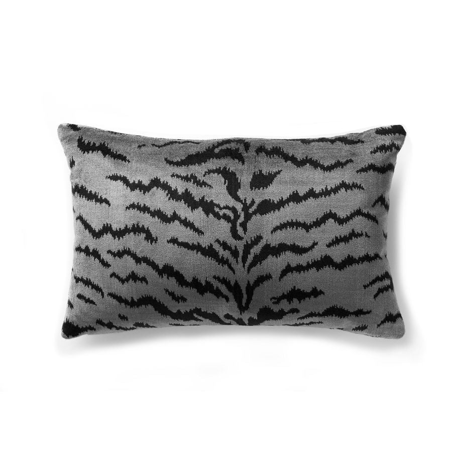 SCLTIGRPILL0005 | Tigre, Silver & Black - Scalamandre Pillows